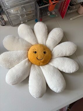Jellycat White Daisy Plush with Yellow Center